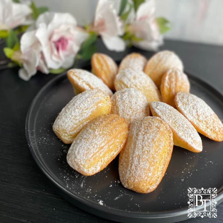 Black plate with 12 Madeleines.